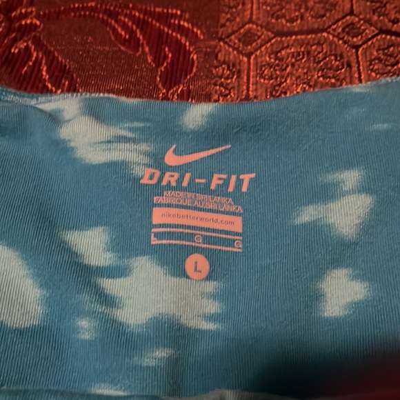 Nike Dri Fit Swirl Dye Capri Legging - Picture 4 of 5